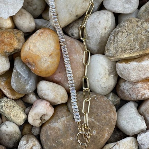 Gold Clasp Toggle closure necklace/choker - Picture 5 of 7